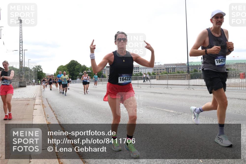 29.06.2025 - hella hamburg halbmarathon Lena Gebhardt http://msf.ph/oto/8411706 29.06.2025 10:25:27 Lombardsbrücke 6478, 1351, 16422, 16421, 1093, 1305, 1481, 1627, 1740, 2000, 2278, 3343, 3920, 3961, 3963, 4378, 5028, 5564, 5814, 6869, 7778, 8083, 8881, 8962, 9573, 9811, 9927, 10845, 10846, 11157, 11400, 11662, 11921, 12505, 13510, 13653, 13842, 14086, 14649, 14936, 15016, 15119, 15153, 15283, 15679, 16289, 16354, 16381, 16421, 16422, 17185, 17954 meine-sportfotos.de