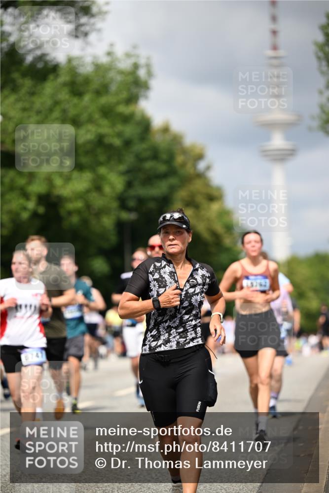 29.06.2025 - hella hamburg halbmarathon Dr. Thomas Lammeyer http://msf.ph/oto/8411707 29.06.2025 10:42:58 Kennedybrücke 1457, 1721, 2113, 2151, 2486, 2693, 2786, 3094, 3095, 3216, 3242, 3323, 3338, 3841, 3927, 4139, 4155, 4259, 4260, 5085, 5089, 5155, 5161, 5300, 6199, 6200, 6696, 6751, 7117, 7118, 7119, 7165, 7561, 7692, 7849, 7914, 8583, 8635, 8747, 9004, 9500, 9689, 9699, 10584 meine-sportfotos.de