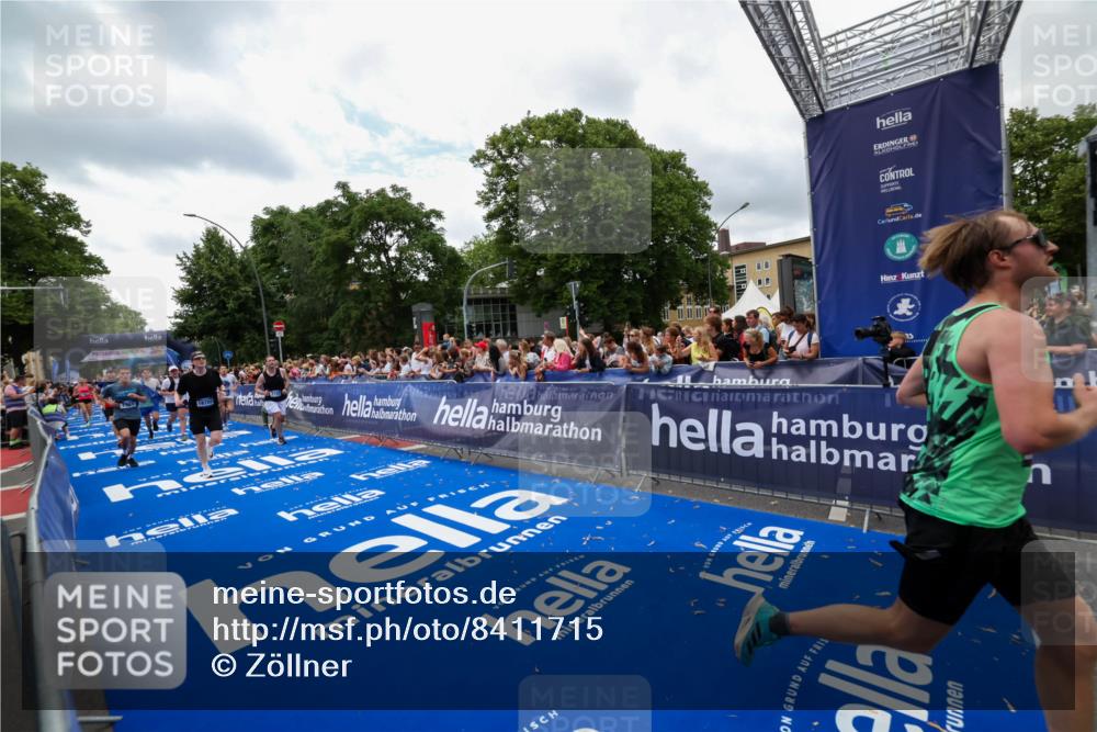 29.06.2025 - hella hamburg halbmarathon Zöllner http://msf.ph/oto/8411715 29.06.2025 10:46:13 Ziel 1569, 1759, 2590, 2707, 3087, 6388, 7450, 7961, 9585, 10796, 11094, 11125, 13630, 16136, 16466, 16475, 18702, 18797 meine-sportfotos.de