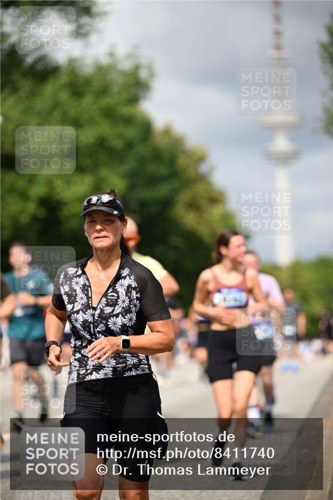 29.06.2025 - hella hamburg halbmarathon Dr. Thomas Lammeyer http://msf.ph/oto/8411740 29.06.2025 10:42:59 Kennedybrücke 1457, 1721, 2113, 2151, 2486, 2693, 2786, 3094, 3095, 3216, 3242, 3323, 3726, 3841, 3927, 4139, 4155, 4259, 4260, 5085, 5089, 5155, 5161, 5300, 5684, 6199, 6200, 6751, 7117, 7118, 7119, 7165, 7561, 7692, 7849, 7914, 8583, 8635, 8747, 9004, 9689, 9699, 10584 meine-sportfotos.de
