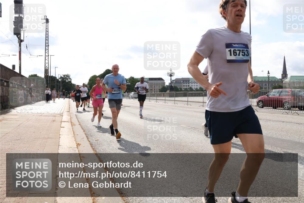 29.06.2025 - hella hamburg halbmarathon Lena Gebhardt http://msf.ph/oto/8411754 29.06.2025 10:04:33 Lombardsbrücke 17569, 18525, 16753, 1213, 1316, 1347, 1377, 1674, 2011, 2463, 2628, 2698, 2852, 2979, 3994, 4146, 4293, 4394, 4538, 4587, 5058, 5354, 5365, 5869, 5976, 6142, 6311, 6706, 6709, 8049, 8177, 8217, 9489, 9526, 10100, 10213, 10709, 10756, 10834, 10962, 11511, 11551, 11582, 12004, 12005, 12125, 12924, 12998, 13533, 13625, 14340, 14436, 14917, 15525, 15532, 15678, 16099, 16128, 16145, 16357, 16753, 16989, 16995, 17071, 17113, 17434, 17437, 17814 meine-sportfotos.de