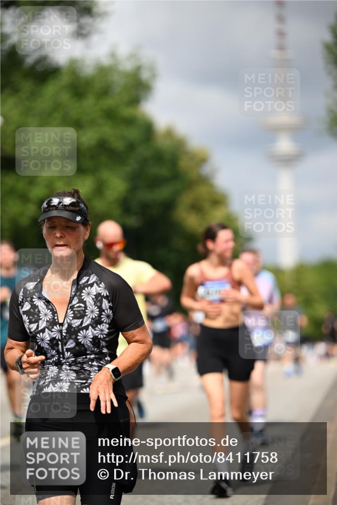 29.06.2025 - hella hamburg halbmarathon Dr. Thomas Lammeyer http://msf.ph/oto/8411758 29.06.2025 10:43:00 Kennedybrücke 1457, 1721, 2113, 2151, 2486, 2693, 2786, 3094, 3095, 3216, 3242, 3323, 3726, 3841, 3927, 4139, 4155, 4259, 4260, 5085, 5089, 5155, 5161, 5300, 5617, 5684, 6199, 6200, 6751, 7117, 7118, 7119, 7165, 7561, 7692, 7849, 7914, 8583, 8635, 8747, 9004, 9689, 9699, 10584 meine-sportfotos.de