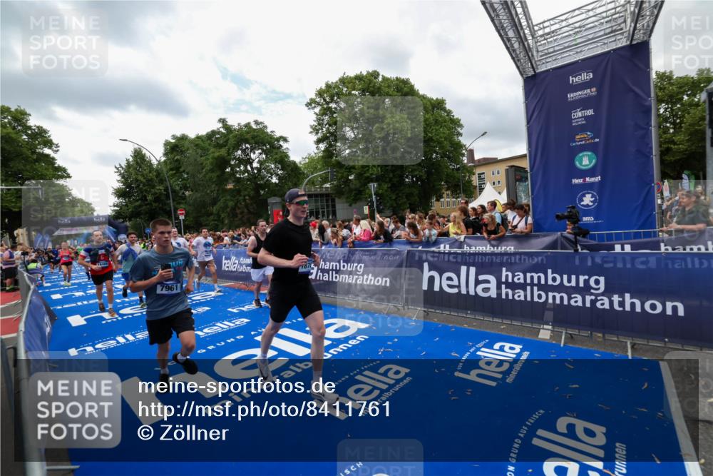 29.06.2025 - hella hamburg halbmarathon Zöllner http://msf.ph/oto/8411761 29.06.2025 10:46:14 Ziel 1569, 1759, 2048, 2590, 2707, 3087, 4949, 6388, 7450, 7961, 10796, 11094, 11125, 16136, 16466, 16475, 17190, 18702, 18797 meine-sportfotos.de