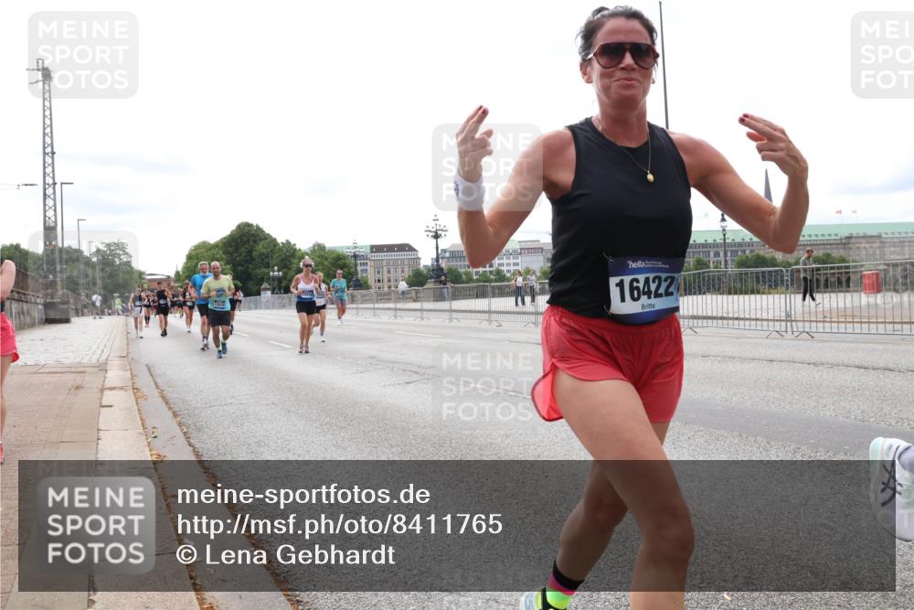 29.06.2025 - hella hamburg halbmarathon Lena Gebhardt http://msf.ph/oto/8411765 29.06.2025 10:25:28 Lombardsbrücke 13510, 16422, 1093, 1305, 1481, 1627, 1740, 2000, 2278, 3343, 3765, 3920, 3961, 3963, 4378, 5028, 5564, 5814, 6869, 7778, 8083, 8881, 8962, 9573, 9811, 9927, 10845, 10846, 11157, 11400, 11662, 11921, 12505, 13510, 13653, 13842, 14086, 14649, 14936, 15016, 15119, 15153, 15283, 15679, 16289, 16354, 16381, 16421, 16422, 17185 meine-sportfotos.de