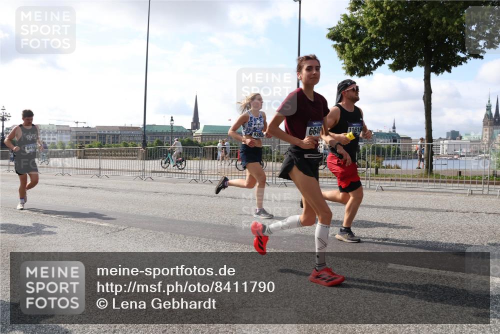 29.06.2025 - hella hamburg halbmarathon Lena Gebhardt http://msf.ph/oto/8411790 29.06.2025 09:50:25 Lombardsbrücke 6458, 9365, 6649, 11619, 1209, 1358, 1615, 1675, 1688, 1697, 1700, 1800, 1803, 1882, 2415, 2568, 2675, 2719, 2826, 3332, 3530, 4205, 4229, 4380, 4398, 4823, 5248, 5409, 5436, 5472, 5508, 5745, 5791, 5803, 6123, 6458, 6529, 6649, 6682, 6704, 7026, 7495, 7774, 8450, 8629, 8925, 8958, 9017, 9116, 9294, 9302, 9365, 9711, 9979, 10064, 10218, 10783, 10894, 10922, 11281, 11379, 11767, 12292, 12327, 12540, 12554, 12895, 13457, 13725, 14560 meine-sportfotos.de