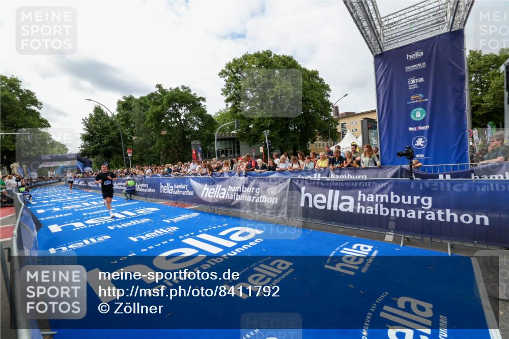 29.06.2025 - hella hamburg halbmarathon Zöllner http://msf.ph/oto/8411792 29.06.2025 10:22:45 Ziel 2618, 18897 meine-sportfotos.de