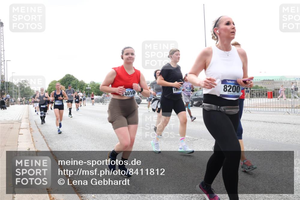 29.06.2025 - hella hamburg halbmarathon Lena Gebhardt http://msf.ph/oto/8411812 29.06.2025 10:51:10 Lombardsbrücke 11052, 4010, 105, 18904, 1478, 8200, 1129, 1203, 1208, 1404, 1478, 1617, 1930, 2200, 2202, 2358, 2380, 2484, 2485, 2859, 3184, 3229, 3647, 3934, 4156, 4652, 4713, 4771, 4848, 4878, 4920, 5286, 5289, 5357, 5394, 5530, 6178, 6961, 7012, 7133, 7141, 7161, 7769, 7770, 7771, 7825, 8040, 8200, 8410, 8672, 8779, 8986, 9166, 9167, 9168, 9582, 9583, 9763, 10029, 10437, 10552, 10614, 10636, 11034, 11052, 11252, 11575, 11577, 12392, 12393, 14534 meine-sportfotos.de