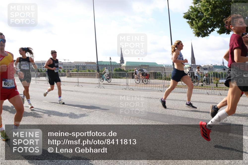29.06.2025 - hella hamburg halbmarathon Lena Gebhardt http://msf.ph/oto/8411813 29.06.2025 09:50:25 Lombardsbrücke 6529, 16992, 645, 1209, 1358, 1615, 1675, 1688, 1697, 1700, 1800, 1803, 1882, 2415, 2568, 2675, 2719, 2826, 3332, 3530, 4205, 4229, 4380, 4398, 4823, 5248, 5409, 5436, 5472, 5508, 5745, 5791, 5803, 6123, 6458, 6529, 6649, 6682, 6704, 7026, 7495, 7774, 8450, 8629, 8925, 8958, 9017, 9116, 9294, 9302, 9365, 9711, 9979, 10064, 10218, 10783, 10894, 10922, 11281, 11379, 11767, 12292, 12327, 12540, 12554, 12895, 13457, 13725, 14560 meine-sportfotos.de