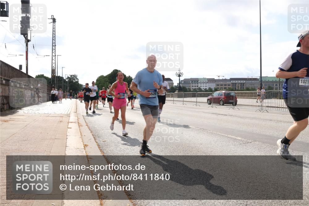 29.06.2025 - hella hamburg halbmarathon Lena Gebhardt http://msf.ph/oto/8411840 29.06.2025 10:04:34 Lombardsbrücke 525, 1021, 1213, 1316, 1347, 1377, 1674, 2011, 2463, 2628, 2698, 2852, 2979, 3994, 4146, 4293, 4394, 4538, 4587, 5354, 5365, 5869, 5976, 6311, 6706, 6709, 8049, 8177, 8217, 9489, 9526, 10100, 10213, 10709, 10756, 10834, 10962, 11511, 11551, 11582, 12004, 12005, 12125, 12924, 12998, 13533, 13625, 14340, 14436, 14917, 15525, 15532, 16128, 16145, 16357, 16753, 16989, 16995, 17071, 17113, 17434, 17437, 17814 meine-sportfotos.de