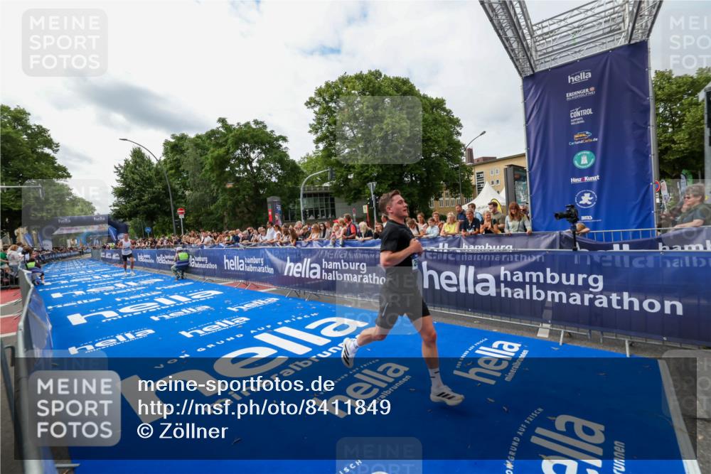 29.06.2025 - hella hamburg halbmarathon Zöllner http://msf.ph/oto/8411849 29.06.2025 10:22:46 Ziel 2618, 18897 meine-sportfotos.de