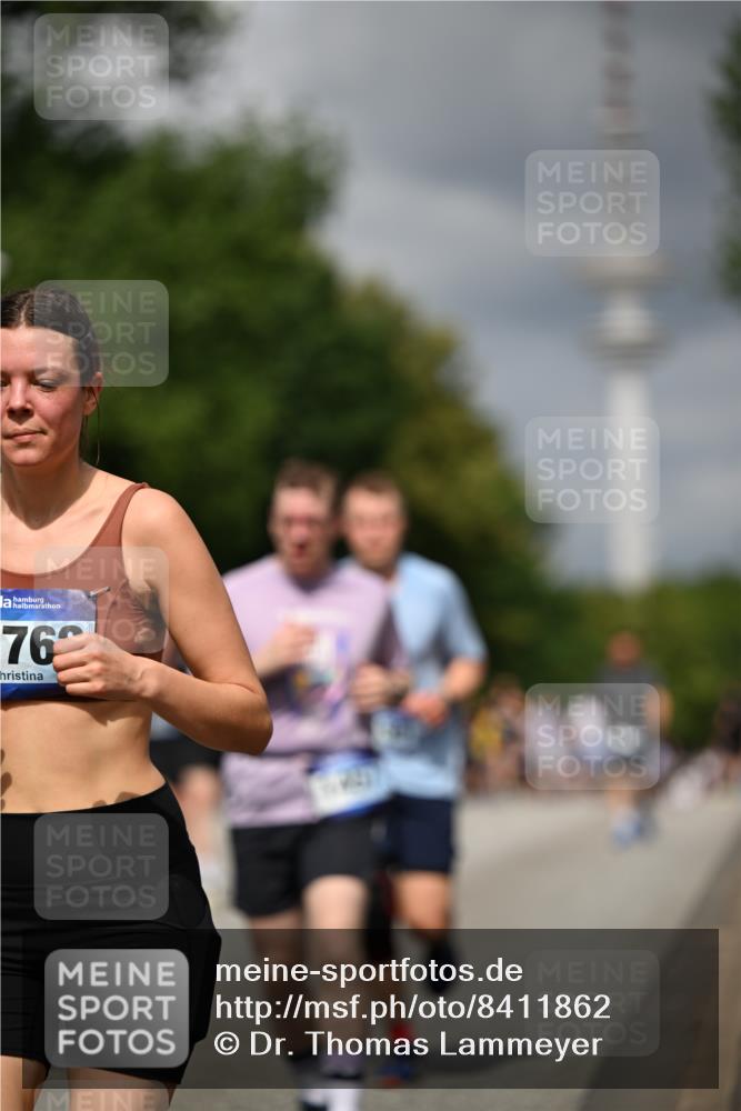 29.06.2025 - hella hamburg halbmarathon Dr. Thomas Lammeyer http://msf.ph/oto/8411862 29.06.2025 10:43:03 Kennedybrücke 1457, 1721, 1856, 2113, 2486, 2693, 2786, 3094, 3095, 3216, 3242, 3307, 3323, 3726, 3841, 3927, 4139, 4155, 4259, 4260, 5085, 5089, 5155, 5161, 5300, 5617, 5684, 6199, 6200, 6751, 7117, 7165, 7561, 7589, 7692, 7849, 8583, 8635, 8747, 9004, 9689, 11059 meine-sportfotos.de
