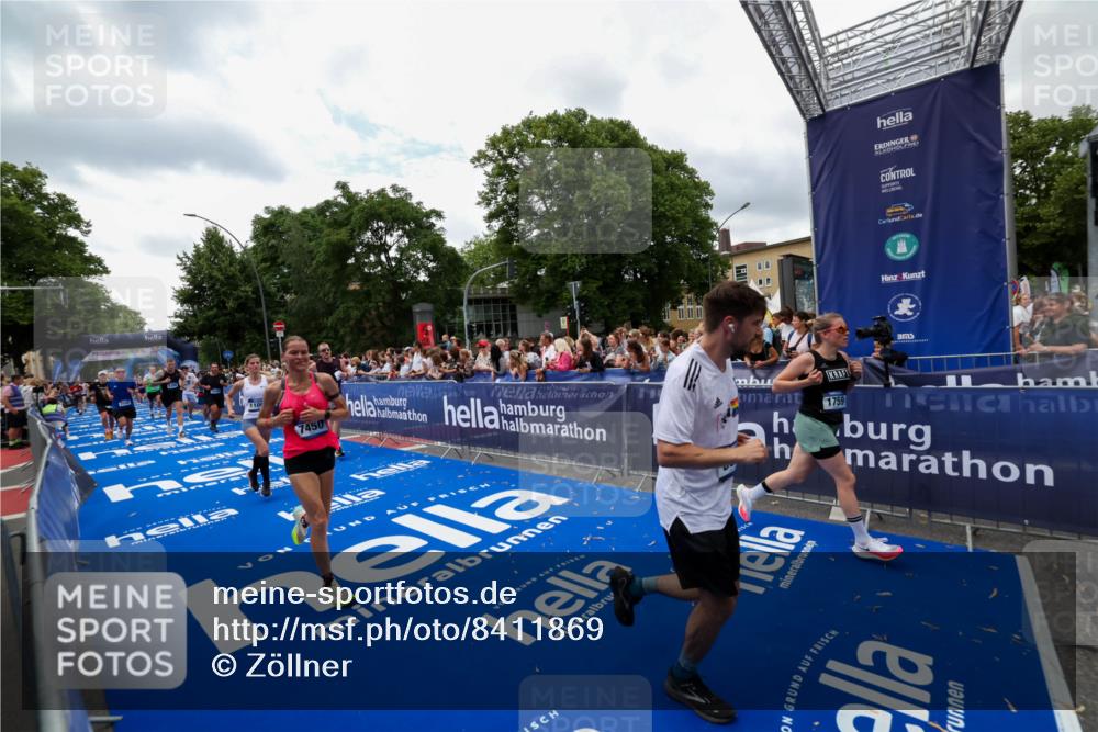 29.06.2025 - hella hamburg halbmarathon Zöllner http://msf.ph/oto/8411869 29.06.2025 10:46:18 Ziel 1569, 1759, 2048, 2590, 3056, 3087, 4949, 6388, 7450, 9497, 10796, 11094, 14200, 14262, 17190, 18797 meine-sportfotos.de