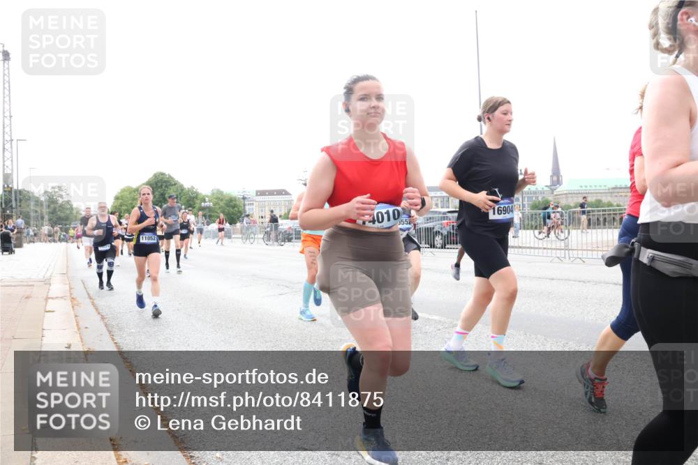 29.06.2025 - hella hamburg halbmarathon Lena Gebhardt http://msf.ph/oto/8411875 29.06.2025 10:51:11 Lombardsbrücke 11052, 4010, 55, 16904, 1129, 1203, 1208, 1404, 1478, 1617, 2200, 2202, 2358, 2380, 2484, 2485, 2859, 3184, 3229, 3647, 3934, 4156, 4652, 4713, 4771, 4848, 4878, 4920, 5286, 5289, 5357, 5394, 5530, 6178, 6961, 7012, 7133, 7141, 7161, 7769, 7770, 7771, 7825, 8040, 8200, 8410, 8672, 8779, 8986, 9166, 9167, 9168, 9582, 9583, 9763, 10029, 10437, 10552, 10614, 10636, 11034, 11052, 11252, 11575, 11577, 12392, 12393, 14534 meine-sportfotos.de