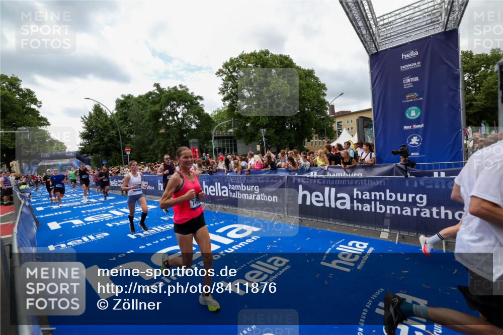29.06.2025 - hella hamburg halbmarathon Zöllner http://msf.ph/oto/8411876 29.06.2025 10:46:18 Ziel 1569, 1759, 2048, 2590, 3056, 3087, 4949, 6388, 7450, 9497, 10796, 11094, 14200, 14262, 17190, 18797 meine-sportfotos.de