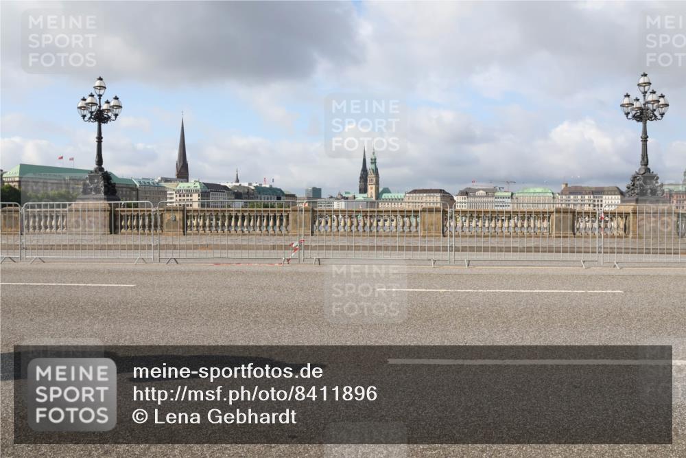 29.06.2025 - hella hamburg halbmarathon Lena Gebhardt http://msf.ph/oto/8411896 29.06.2025 08:55:33 Lombardsbrücke  meine-sportfotos.de
