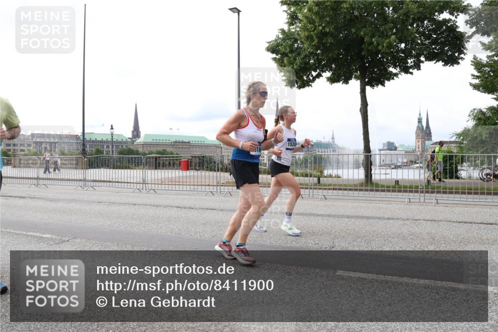 29.06.2025 - hella hamburg halbmarathon Lena Gebhardt http://msf.ph/oto/8411900 29.06.2025 10:25:32 Lombardsbrücke 15283, 1093, 1305, 1481, 1627, 2000, 2278, 3343, 3765, 3920, 3961, 3963, 4378, 5028, 5564, 5814, 6869, 8083, 8881, 8962, 9811, 9927, 10104, 10845, 10846, 11157, 11662, 11699, 11921, 12074, 12505, 13510, 13653, 13842, 14086, 14649, 14936, 15016, 15119, 15153, 15283, 15679, 16289, 16354, 16381, 16421, 16422, 16927 meine-sportfotos.de