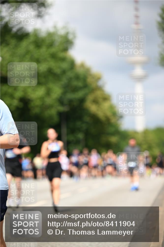 29.06.2025 - hella hamburg halbmarathon Dr. Thomas Lammeyer http://msf.ph/oto/8411904 29.06.2025 10:43:05 Kennedybrücke 1457, 1721, 1856, 2113, 2486, 2693, 2786, 3216, 3242, 3307, 3323, 3726, 4139, 4155, 4259, 4260, 4964, 5085, 5089, 5155, 5161, 5617, 5684, 6199, 6200, 7117, 7165, 7561, 7589, 7692, 7849, 8583, 8635, 8747, 9004, 9689, 11059 meine-sportfotos.de