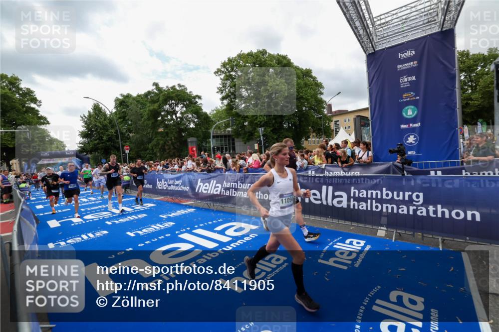 29.06.2025 - hella hamburg halbmarathon Zöllner http://msf.ph/oto/8411905 29.06.2025 10:46:19 Ziel 1569, 2048, 2590, 3056, 4949, 6388, 6691, 7450, 9497, 10796, 11094, 14200, 14262, 17190, 18118, 18797 meine-sportfotos.de