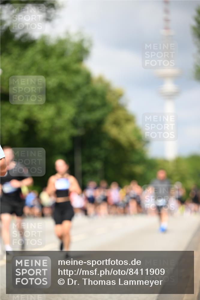 29.06.2025 - hella hamburg halbmarathon Dr. Thomas Lammeyer http://msf.ph/oto/8411909 29.06.2025 10:43:05 Kennedybrücke 1457, 1721, 1856, 2113, 2486, 2693, 2786, 3216, 3242, 3307, 3323, 3726, 4139, 4155, 4259, 4260, 4964, 5085, 5089, 5155, 5161, 5617, 5684, 6199, 6200, 7117, 7165, 7561, 7589, 7692, 7849, 8583, 8635, 8747, 9004, 9689, 11059 meine-sportfotos.de