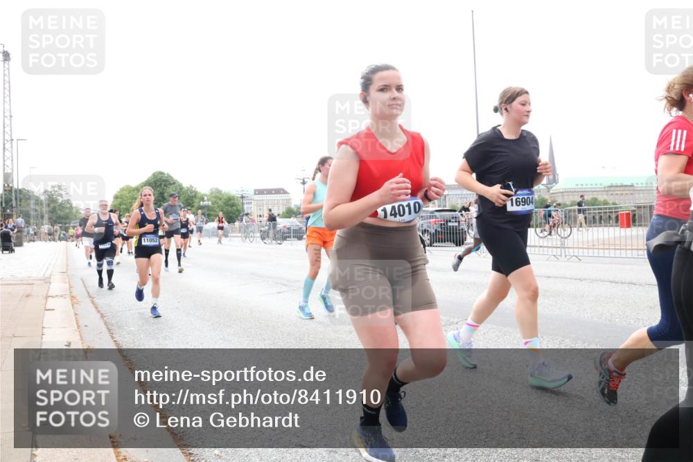29.06.2025 - hella hamburg halbmarathon Lena Gebhardt http://msf.ph/oto/8411910 29.06.2025 10:51:11 Lombardsbrücke 0029, 11052, 14010, 16904, 1129, 1203, 1208, 1404, 1478, 1617, 2200, 2202, 2358, 2380, 2484, 2485, 2859, 3184, 3229, 3647, 3934, 4156, 4652, 4713, 4771, 4848, 4878, 4920, 5286, 5289, 5357, 5394, 5530, 6178, 6961, 7012, 7133, 7141, 7161, 7769, 7770, 7771, 7825, 8040, 8200, 8410, 8672, 8779, 8986, 9166, 9167, 9168, 9582, 9583, 9763, 10029, 10437, 10552, 10614, 10636, 11034, 11052, 11252, 11575, 11577, 12392, 12393, 14534 meine-sportfotos.de