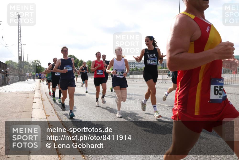 29.06.2025 - hella hamburg halbmarathon Lena Gebhardt http://msf.ph/oto/8411914 29.06.2025 09:50:26 Lombardsbrücke 1682, 16697, 15493, 19116, 11379, 16992, 65, 1209, 1358, 1615, 1675, 1688, 1697, 1700, 1803, 1882, 2415, 2568, 2675, 2719, 2826, 3332, 3530, 3626, 4205, 4229, 4380, 4398, 4823, 5248, 5409, 5436, 5472, 5508, 5745, 5791, 5803, 6123, 6458, 6529, 6649, 6682, 6704, 7026, 7495, 7774, 8450, 8629, 8958, 9017, 9116, 9294, 9302, 9365, 9711, 9979, 10064, 10218, 10783, 10894, 10922, 11281, 11305, 11379, 11767, 12292, 12327, 12540, 12554, 12895, 13725, 14560 meine-sportfotos.de