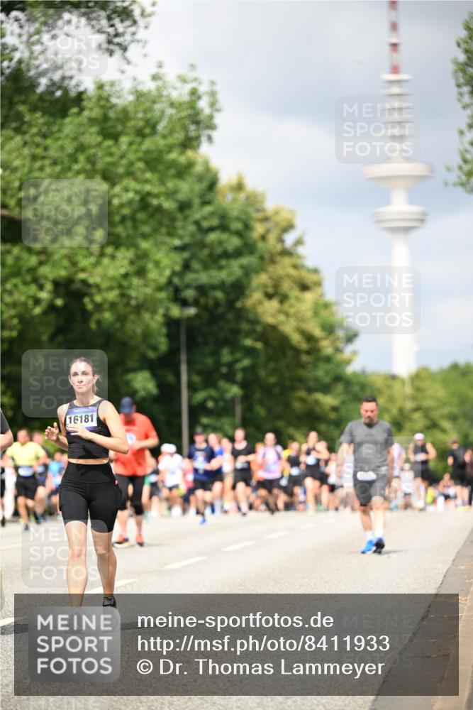 29.06.2025 - hella hamburg halbmarathon Dr. Thomas Lammeyer http://msf.ph/oto/8411933 29.06.2025 10:43:06 Kennedybrücke 1457, 1721, 1856, 2113, 2486, 2693, 2786, 3216, 3242, 3307, 3323, 3726, 4139, 4155, 4259, 4260, 4603, 4964, 5085, 5089, 5155, 5161, 5617, 5684, 5735, 6199, 6200, 7117, 7165, 7561, 7589, 7849, 8583, 8635, 8747, 9004, 9689, 11059 meine-sportfotos.de