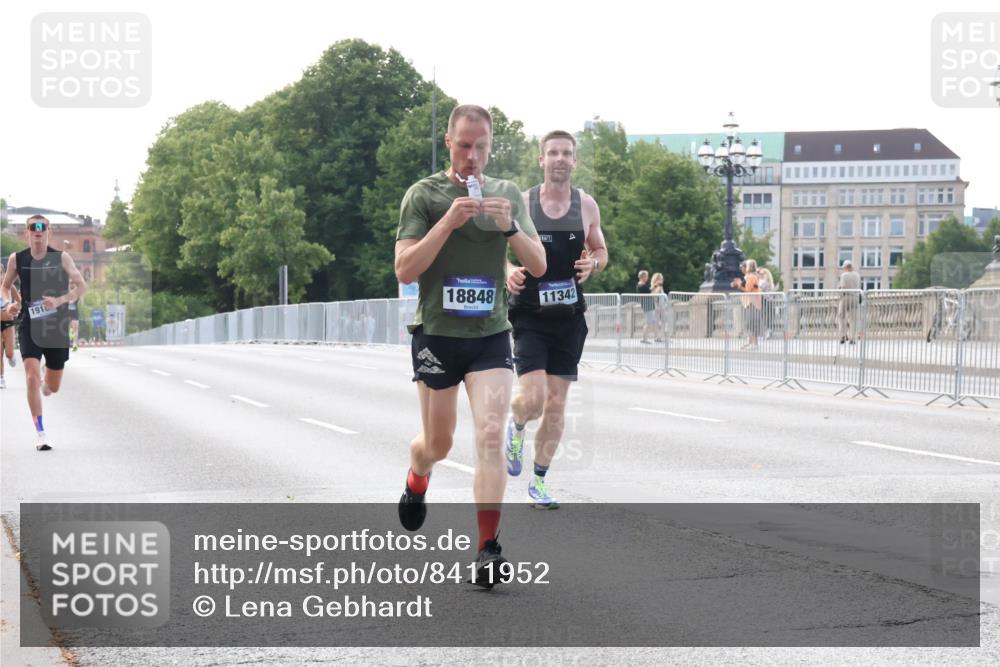 29.06.2025 - hella hamburg halbmarathon Lena Gebhardt http://msf.ph/oto/8411952 29.06.2025 09:39:27 Lombardsbrücke 1916, 18848, 11342, 51, 4524, 6699, 11342, 13016, 14188, 14932, 15166, 16529, 16548, 18694, 18848, 19072, 19108 meine-sportfotos.de