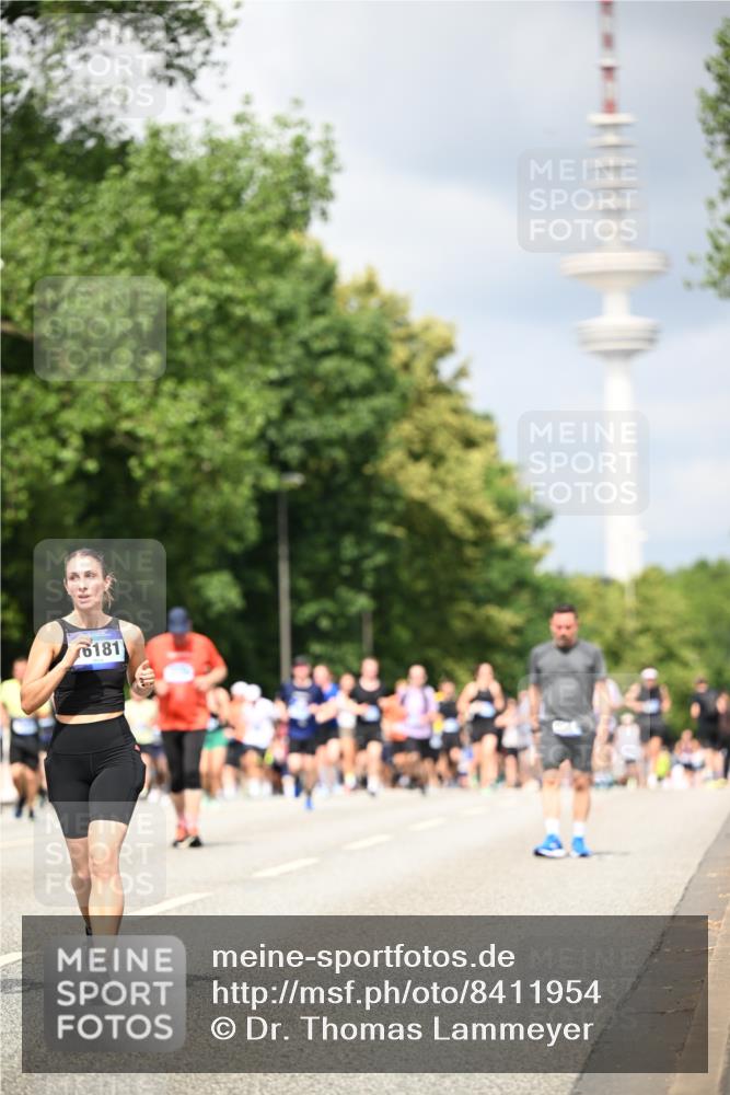 29.06.2025 - hella hamburg halbmarathon Dr. Thomas Lammeyer http://msf.ph/oto/8411954 29.06.2025 10:43:06 Kennedybrücke 1457, 1721, 1856, 2113, 2486, 2693, 2786, 3216, 3242, 3307, 3323, 3726, 4139, 4155, 4259, 4260, 4603, 4964, 5085, 5089, 5155, 5161, 5617, 5684, 5735, 6199, 6200, 7117, 7165, 7561, 7589, 7849, 8583, 8635, 8747, 9004, 9689, 11059 meine-sportfotos.de