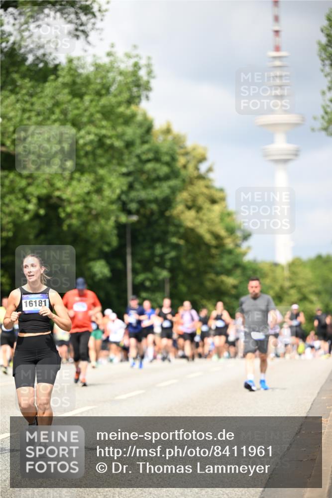 29.06.2025 - hella hamburg halbmarathon Dr. Thomas Lammeyer http://msf.ph/oto/8411961 29.06.2025 10:43:06 Kennedybrücke 1457, 1721, 1856, 2113, 2486, 2693, 2786, 3216, 3242, 3307, 3323, 3726, 4139, 4155, 4259, 4260, 4603, 4964, 5085, 5089, 5155, 5161, 5617, 5684, 5735, 6199, 6200, 7117, 7165, 7561, 7589, 7849, 8583, 8635, 8747, 9004, 9689, 11059 meine-sportfotos.de