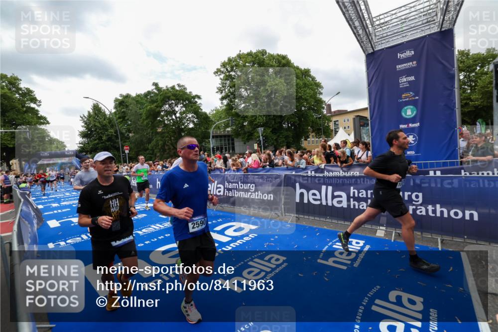 29.06.2025 - hella hamburg halbmarathon Zöllner http://msf.ph/oto/8411963 29.06.2025 10:46:21 Ziel 1569, 1600, 2048, 2590, 3056, 4949, 6388, 6691, 8142, 9497, 10796, 12171, 12651, 13698, 14200, 14262, 17190, 18118, 18211 meine-sportfotos.de