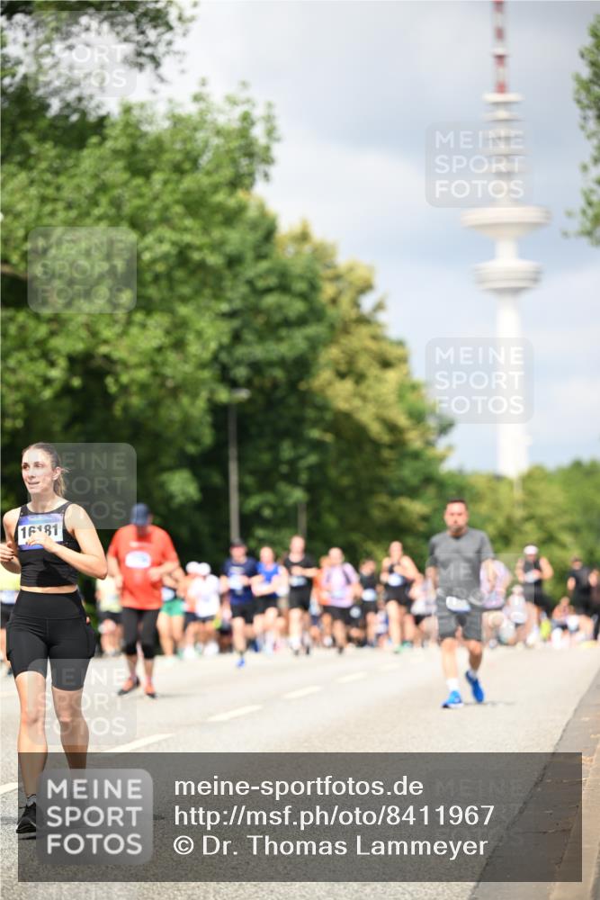29.06.2025 - hella hamburg halbmarathon Dr. Thomas Lammeyer http://msf.ph/oto/8411967 29.06.2025 10:43:06 Kennedybrücke 1457, 1721, 1856, 2113, 2486, 2693, 2786, 3216, 3242, 3307, 3323, 3726, 4139, 4155, 4259, 4260, 4603, 4964, 5085, 5089, 5155, 5161, 5617, 5684, 5735, 6199, 6200, 7117, 7165, 7561, 7589, 7849, 8583, 8635, 8747, 9004, 9689, 11059 meine-sportfotos.de