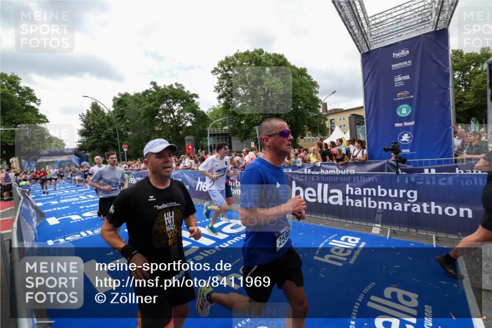 29.06.2025 - hella hamburg halbmarathon Zöllner http://msf.ph/oto/8411969 29.06.2025 10:46:22 Ziel 1569, 1600, 2048, 2590, 3056, 4949, 6388, 6691, 8142, 9497, 10796, 12171, 12651, 13698, 14200, 14262, 16127, 17190, 18118, 18211 meine-sportfotos.de
