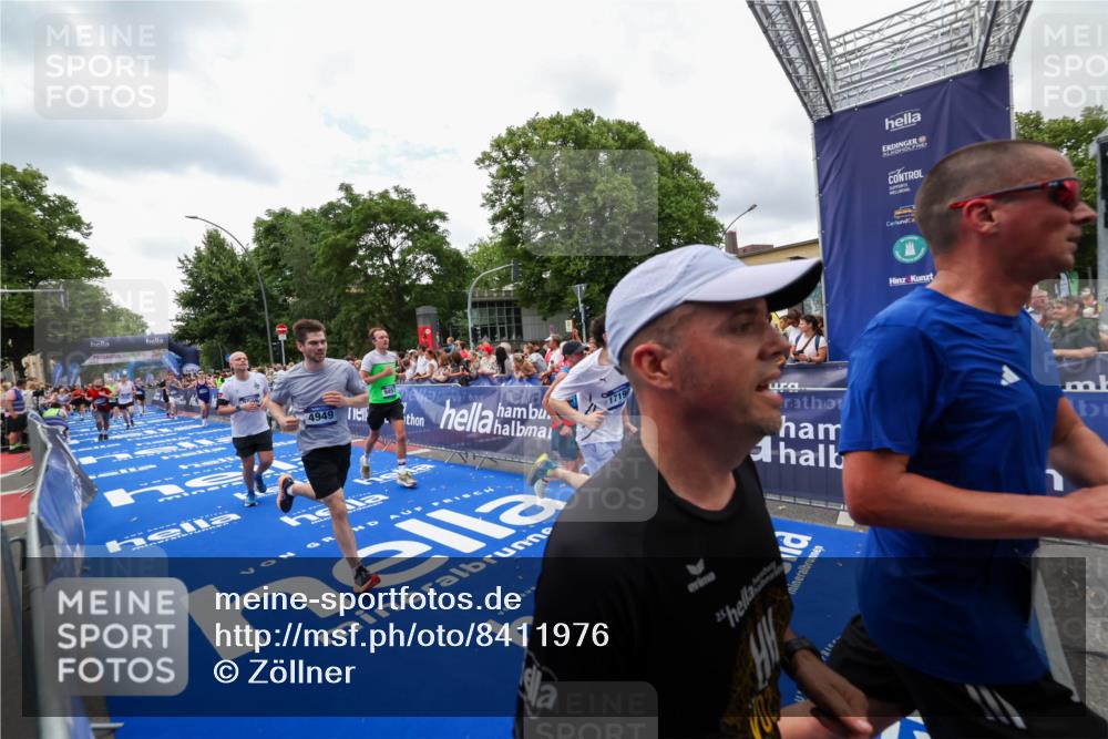 29.06.2025 - hella hamburg halbmarathon Zöllner http://msf.ph/oto/8411976 29.06.2025 10:46:22 Ziel 1569, 1600, 2048, 2590, 3056, 4949, 6388, 6691, 8142, 9497, 10796, 12171, 12651, 13698, 14200, 14262, 16127, 17190, 18118, 18211 meine-sportfotos.de