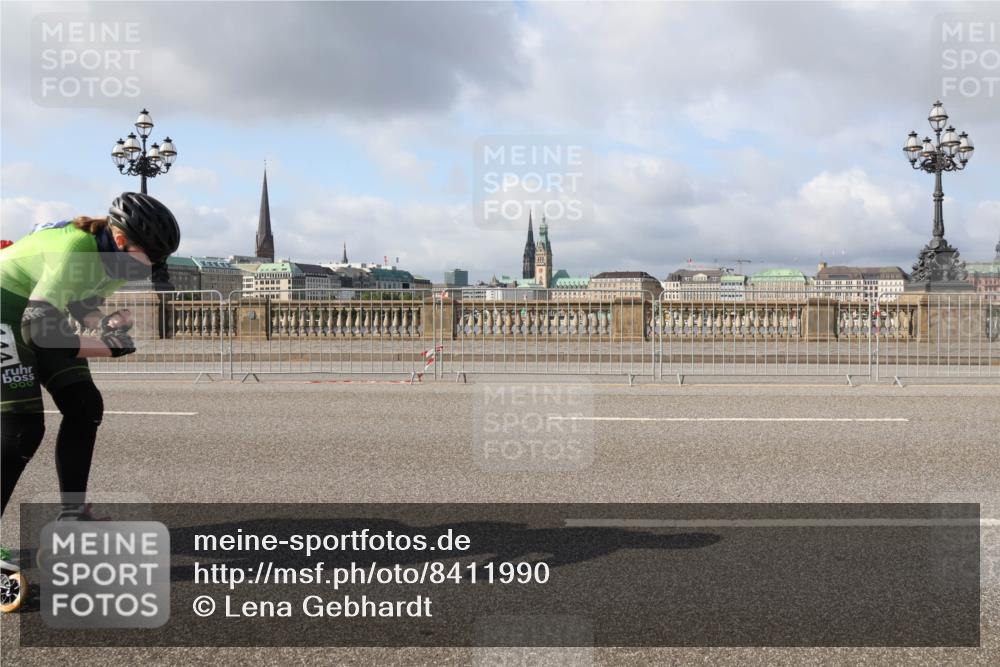 29.06.2025 - hella hamburg halbmarathon Lena Gebhardt http://msf.ph/oto/8411990 29.06.2025 08:55:33 Lombardsbrücke  meine-sportfotos.de