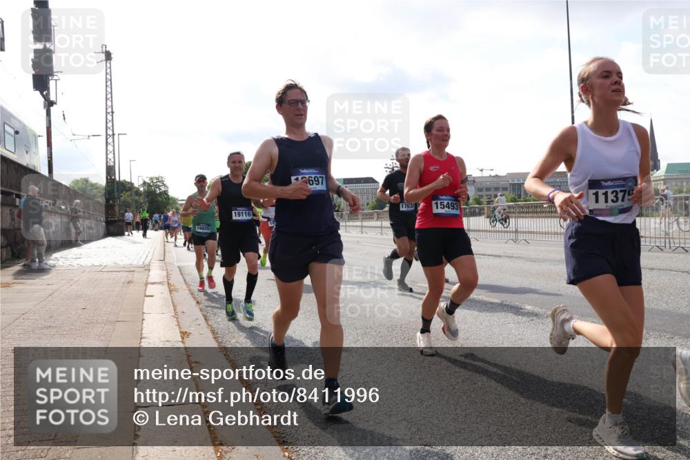 29.06.2025 - hella hamburg halbmarathon Lena Gebhardt http://msf.ph/oto/8411996 29.06.2025 09:50:26 Lombardsbrücke 16820, 19116, 697, 17632, 15493, 11379, 1209, 1358, 1615, 1675, 1688, 1697, 1700, 1803, 1882, 2415, 2568, 2675, 2719, 2826, 3332, 3530, 3626, 4205, 4229, 4380, 4398, 4823, 5248, 5409, 5436, 5472, 5508, 5745, 5791, 5803, 6123, 6458, 6529, 6649, 6682, 6704, 7026, 7495, 7774, 8450, 8629, 8958, 9017, 9116, 9294, 9302, 9365, 9711, 9979, 10064, 10218, 10783, 10894, 10922, 11281, 11305, 11379, 11767, 12292, 12327, 12540, 12554, 12895, 13725, 14560 meine-sportfotos.de