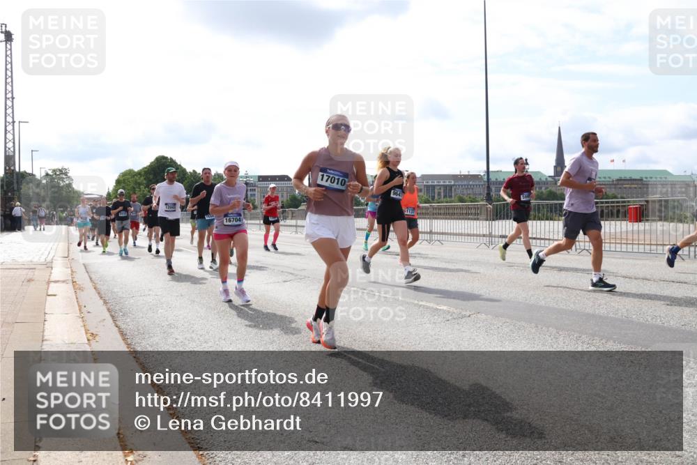 29.06.2025 - hella hamburg halbmarathon Lena Gebhardt http://msf.ph/oto/8411997 29.06.2025 10:17:12 Lombardsbrücke 12043, 1644, 16704, 17010, 9647, 1137, 1083, 1117, 1137, 1240, 1298, 1331, 1348, 1356, 1403, 1477, 1553, 1602, 2225, 2305, 2860, 2908, 3088, 3210, 3450, 3464, 3466, 3622, 3802, 3803, 4194, 4852, 5023, 5390, 5929, 5930, 5995, 6126, 6128, 6328, 6520, 6522, 6742, 6941, 6948, 7011, 7114, 7115, 7257, 7345, 7360, 7376, 7410, 7445, 7647, 7924, 7928, 7945, 8210, 8253, 8263, 8309, 8351, 8433, 8513, 8558, 8619, 8895, 8983, 9091, 9152, 9208, 9259, 9332, 9492 meine-sportfotos.de