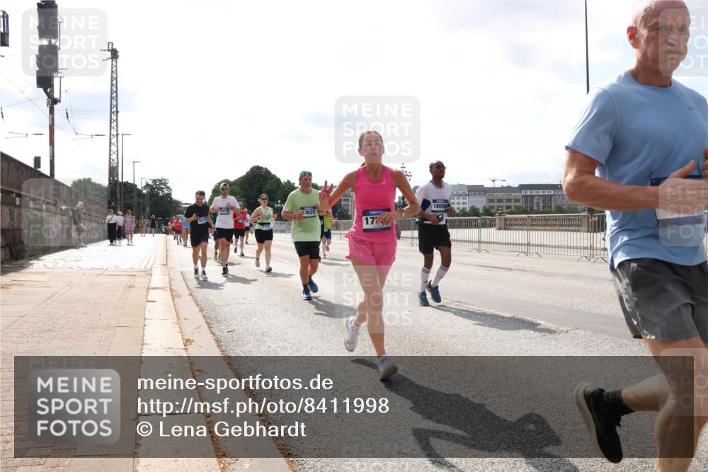 29.06.2025 - hella hamburg halbmarathon Lena Gebhardt http://msf.ph/oto/8411998 29.06.2025 10:04:35 Lombardsbrücke 16145, 13625, 18098, 1744, 1213, 1316, 1347, 1377, 1559, 1674, 2011, 2463, 2628, 2698, 2852, 2979, 3994, 4146, 4293, 4394, 4538, 4587, 4951, 5354, 5365, 5869, 5976, 6311, 6706, 6709, 8049, 8177, 8217, 9489, 9526, 10100, 10213, 10709, 10756, 10834, 10962, 11511, 11551, 11582, 12004, 12005, 12125, 12924, 12998, 13533, 13625, 14340, 14436, 14917, 15525, 15532, 16128, 16145, 16357, 16753, 16989, 16995, 17071, 17113, 17434, 17437, 17814 meine-sportfotos.de