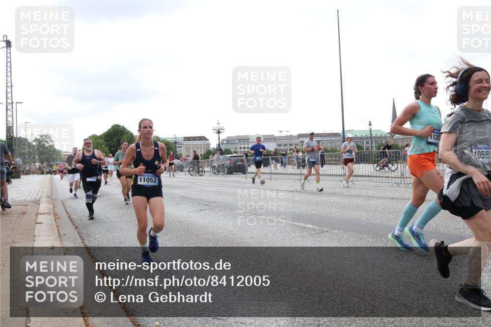 29.06.2025 - hella hamburg halbmarathon Lena Gebhardt http://msf.ph/oto/8412005 29.06.2025 10:51:12 Lombardsbrücke 10029, 11052, 125, 1055, 1129, 1203, 1208, 1404, 1478, 1617, 2200, 2202, 2358, 2380, 2484, 2485, 2859, 3229, 3934, 4156, 4652, 4713, 4771, 4848, 4878, 4920, 5286, 5289, 5357, 5394, 5530, 6091, 6178, 6961, 7012, 7133, 7141, 7161, 7769, 7770, 7771, 7825, 7871, 8040, 8200, 8410, 8672, 8779, 8986, 9166, 9167, 9582, 9583, 9763, 10029, 10437, 10552, 10614, 10636, 11034, 11052, 11252, 11268, 11575, 11577, 12392, 12393, 14534 meine-sportfotos.de