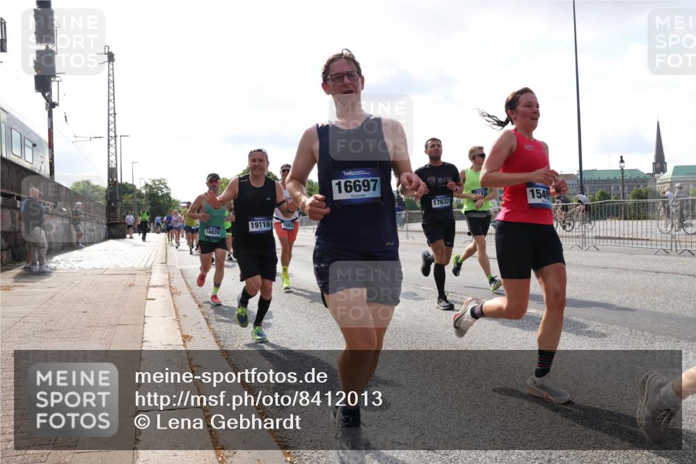 29.06.2025 - hella hamburg halbmarathon Lena Gebhardt http://msf.ph/oto/8412013 29.06.2025 09:50:27 Lombardsbrücke 16820, 19116, 1882, 16697, 17632, 1549, 1209, 1358, 1615, 1675, 1688, 1697, 1700, 1803, 1882, 2415, 2568, 2675, 2719, 2826, 3332, 3530, 3626, 4205, 4229, 4380, 4398, 4823, 5248, 5409, 5436, 5472, 5508, 5745, 5791, 5803, 6458, 6529, 6649, 6682, 6704, 7026, 7495, 7774, 8450, 8629, 8958, 9017, 9116, 9294, 9302, 9365, 9711, 9979, 10064, 10218, 10783, 10894, 10922, 11281, 11305, 11379, 11767, 12292, 12540, 12554, 12895, 13725, 14560 meine-sportfotos.de