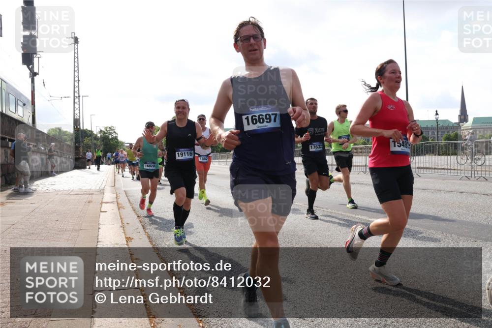 29.06.2025 - hella hamburg halbmarathon Lena Gebhardt http://msf.ph/oto/8412032 29.06.2025 09:50:27 Lombardsbrücke 16820, 19116, 1882, 16697, 17632, 1549, 1209, 1358, 1615, 1675, 1688, 1697, 1700, 1803, 1882, 2415, 2568, 2675, 2719, 2826, 3332, 3530, 3626, 4205, 4229, 4380, 4398, 4823, 5248, 5409, 5436, 5472, 5508, 5745, 5791, 5803, 6458, 6529, 6649, 6682, 6704, 7026, 7495, 7774, 8450, 8629, 8958, 9017, 9116, 9294, 9302, 9365, 9711, 9979, 10064, 10218, 10783, 10894, 10922, 11281, 11305, 11379, 11767, 12292, 12540, 12554, 12895, 13725, 14560 meine-sportfotos.de