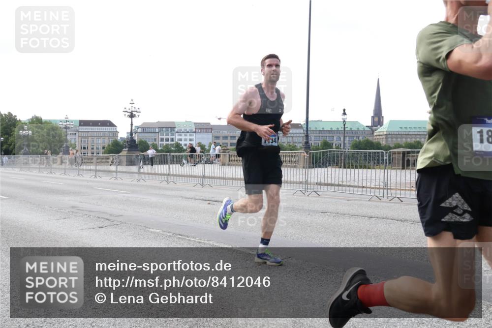 29.06.2025 - hella hamburg halbmarathon Lena Gebhardt http://msf.ph/oto/8412046 29.06.2025 09:39:29 Lombardsbrücke 34, 18, 51, 4524, 6699, 11342, 13016, 14188, 14932, 15166, 16529, 16548, 18694, 18848, 19072, 19108 meine-sportfotos.de