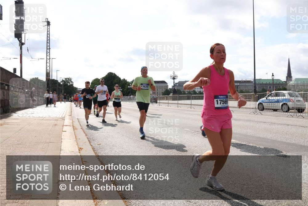 29.06.2025 - hella hamburg halbmarathon Lena Gebhardt http://msf.ph/oto/8412054 29.06.2025 10:04:36 Lombardsbrücke 13625, 17569, 1213, 1316, 1347, 1377, 1559, 1674, 2011, 2463, 2628, 2698, 2852, 2979, 3994, 4146, 4293, 4394, 4538, 4587, 4951, 5354, 5365, 5869, 5976, 6311, 6706, 6709, 8049, 8177, 8217, 9489, 9526, 10100, 10213, 10709, 10756, 10834, 10962, 11088, 11511, 11551, 11582, 12004, 12005, 12125, 12924, 12998, 13533, 13625, 14340, 14436, 14917, 15525, 15532, 16128, 16145, 16357, 16753, 16989, 16995, 17071, 17113, 17434, 17437, 17814 meine-sportfotos.de