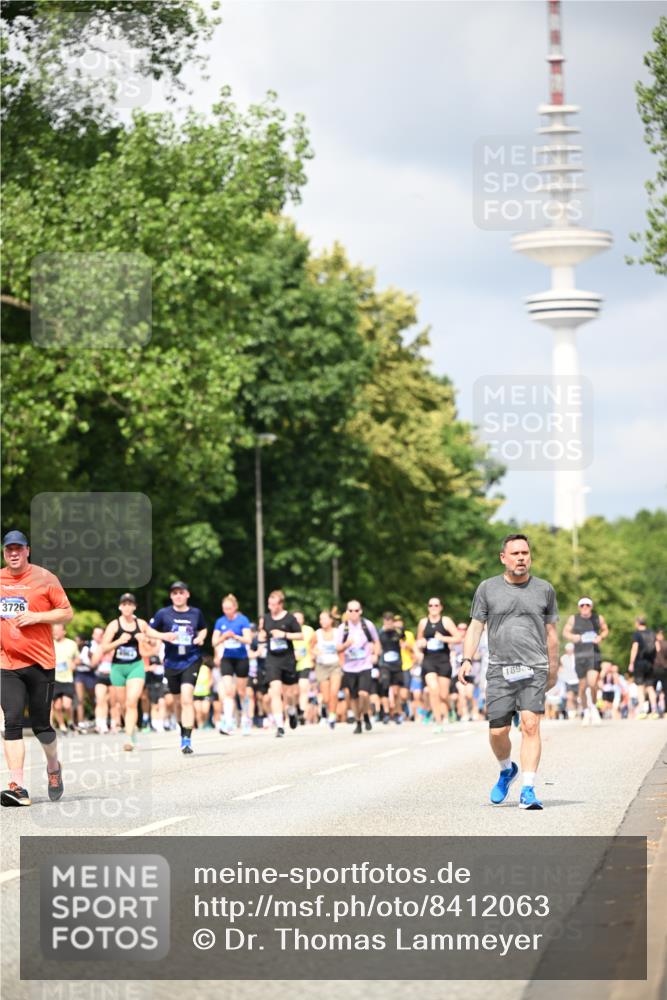 29.06.2025 - hella hamburg halbmarathon Dr. Thomas Lammeyer http://msf.ph/oto/8412063 29.06.2025 10:43:09 Kennedybrücke 1451, 1457, 1721, 1856, 2113, 2486, 2524, 2534, 2693, 2786, 3216, 3242, 3307, 3726, 4028, 4139, 4155, 4259, 4260, 4603, 4964, 5085, 5089, 5155, 5161, 5617, 5684, 5735, 7117, 7341, 7350, 7561, 7589, 8583, 8635, 8747, 9004, 9689, 11059 meine-sportfotos.de
