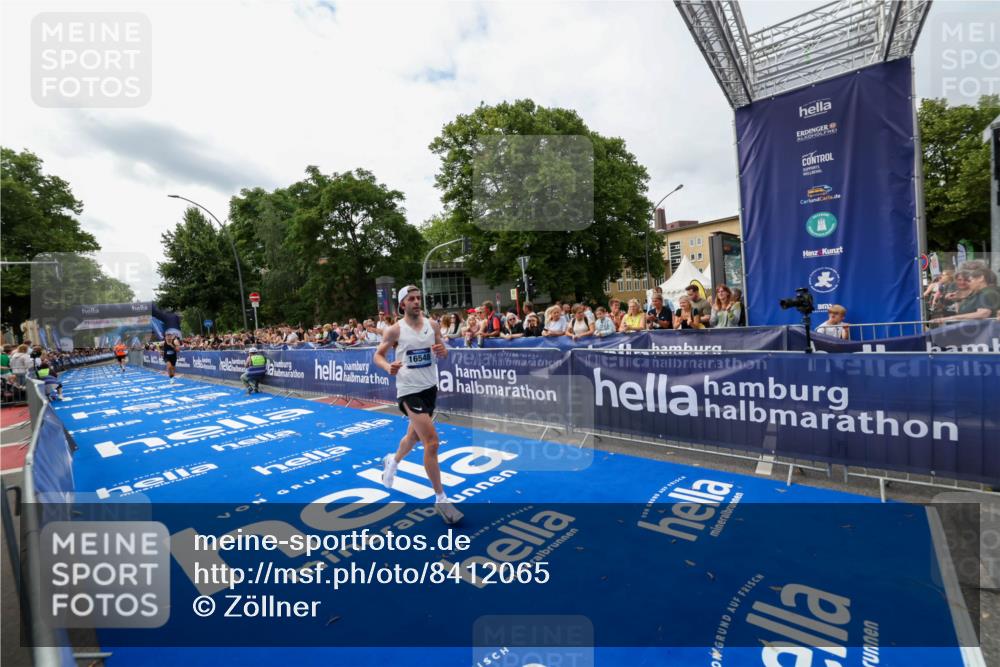 29.06.2025 - hella hamburg halbmarathon Zöllner http://msf.ph/oto/8412065 29.06.2025 10:22:58 Ziel 11624, 16548, 18328 meine-sportfotos.de