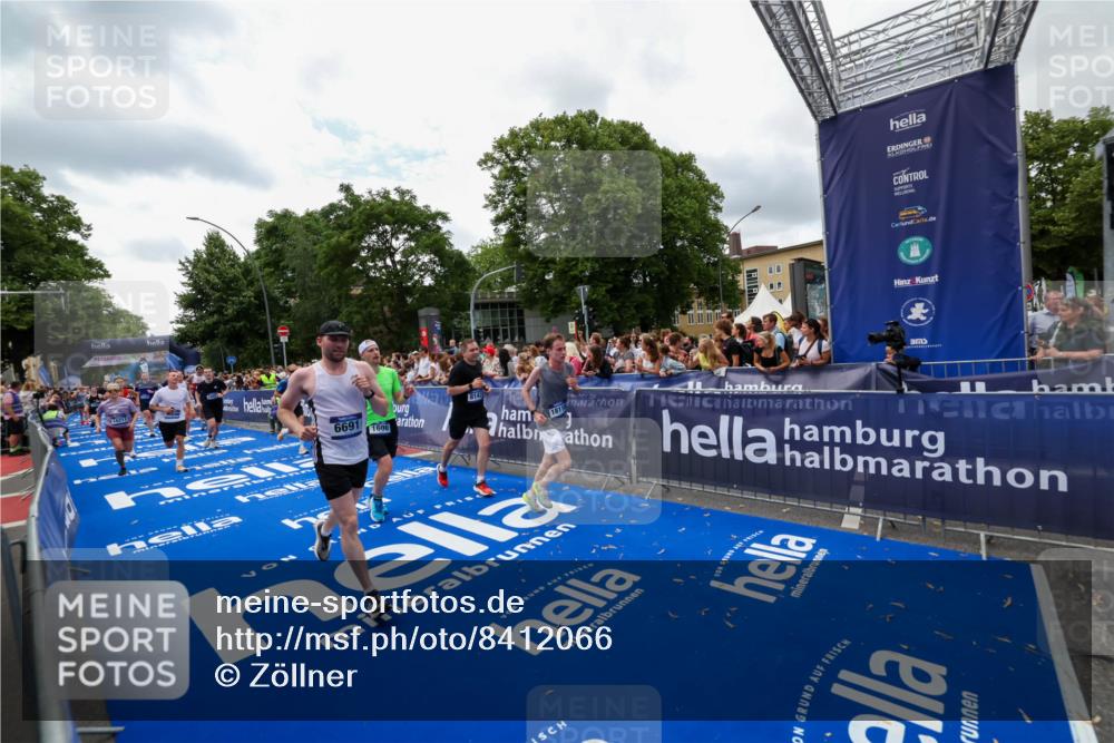 29.06.2025 - hella hamburg halbmarathon Zöllner http://msf.ph/oto/8412066 29.06.2025 10:46:27 Ziel 1600, 2222, 2842, 4237, 6421, 6691, 6978, 7335, 8142, 8981, 9786, 11185, 11773, 12171, 12651, 12891, 13698, 14045, 14200, 14228, 14262, 14482, 15157, 16127, 18118, 18211, 18637, 19209 meine-sportfotos.de