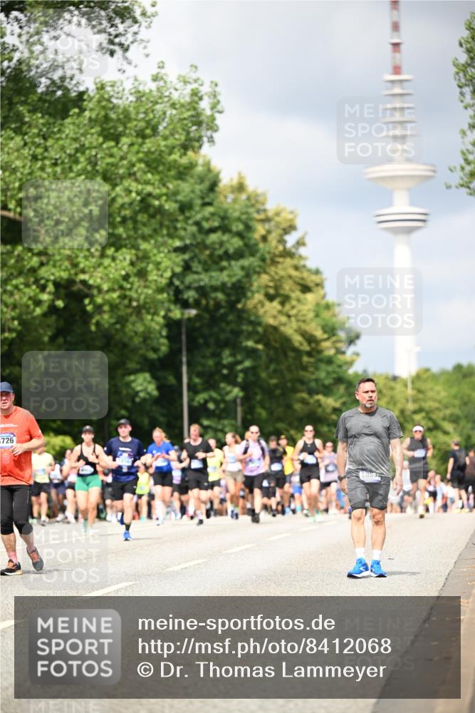 29.06.2025 - hella hamburg halbmarathon Dr. Thomas Lammeyer http://msf.ph/oto/8412068 29.06.2025 10:43:09 Kennedybrücke 1451, 1457, 1721, 1856, 2113, 2486, 2524, 2534, 2693, 2786, 3216, 3242, 3307, 3726, 4028, 4139, 4155, 4259, 4260, 4603, 4964, 5085, 5089, 5155, 5161, 5617, 5684, 5735, 7117, 7341, 7350, 7561, 7589, 8583, 8635, 8747, 9004, 9689, 11059 meine-sportfotos.de