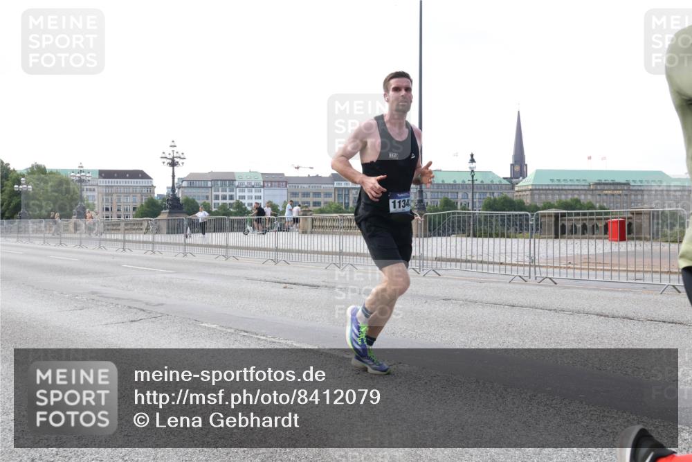 29.06.2025 - hella hamburg halbmarathon Lena Gebhardt http://msf.ph/oto/8412079 29.06.2025 09:39:29 Lombardsbrücke 1134, 51, 4524, 6699, 11342, 13016, 14188, 14932, 15166, 16529, 16548, 18694, 18848, 19072, 19108 meine-sportfotos.de