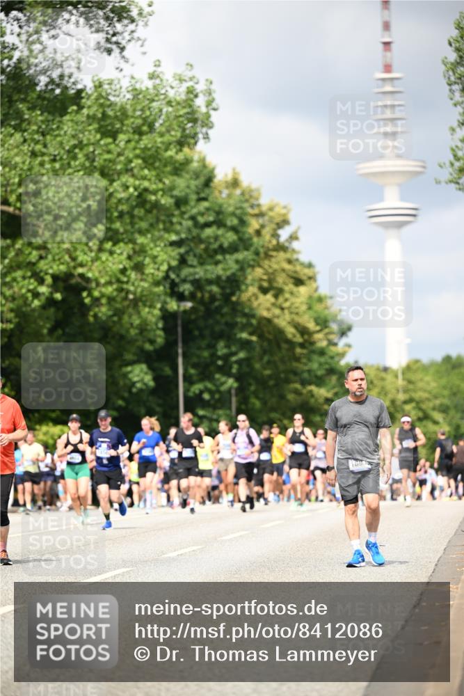 29.06.2025 - hella hamburg halbmarathon Dr. Thomas Lammeyer http://msf.ph/oto/8412086 29.06.2025 10:43:09 Kennedybrücke 1451, 1457, 1721, 1856, 2113, 2486, 2524, 2534, 2693, 2786, 3216, 3242, 3307, 3726, 4028, 4139, 4155, 4259, 4260, 4603, 4964, 5085, 5089, 5155, 5161, 5617, 5684, 5735, 7117, 7341, 7350, 7561, 7589, 8583, 8635, 8747, 9004, 9689, 11059 meine-sportfotos.de