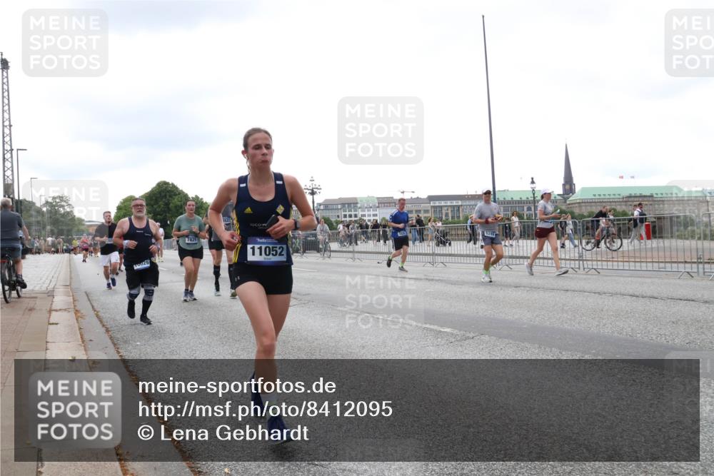 29.06.2025 - hella hamburg halbmarathon Lena Gebhardt http://msf.ph/oto/8412095 29.06.2025 10:51:12 Lombardsbrücke 10029, 7825, 11052, 1129, 1203, 1208, 1404, 1478, 1617, 2200, 2202, 2358, 2380, 2484, 2485, 2859, 3229, 3934, 4156, 4652, 4713, 4771, 4848, 4878, 4920, 5286, 5289, 5357, 5394, 5530, 6091, 6178, 6961, 7012, 7133, 7141, 7161, 7769, 7770, 7771, 7825, 7871, 8040, 8200, 8410, 8672, 8779, 8986, 9166, 9167, 9582, 9583, 9763, 10029, 10437, 10552, 10614, 10636, 11034, 11052, 11252, 11268, 11575, 11577, 12392, 12393, 14534 meine-sportfotos.de