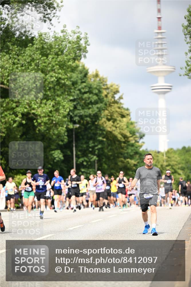 29.06.2025 - hella hamburg halbmarathon Dr. Thomas Lammeyer http://msf.ph/oto/8412097 29.06.2025 10:43:10 Kennedybrücke 1451, 1457, 1721, 1856, 1883, 2113, 2486, 2524, 2534, 2660, 2693, 2786, 3216, 3242, 3307, 3726, 4028, 4139, 4155, 4259, 4260, 4410, 4603, 4964, 5085, 5089, 5155, 5161, 5617, 5684, 5735, 7117, 7341, 7350, 7561, 7589, 8635, 8747, 9004, 9689, 11059 meine-sportfotos.de